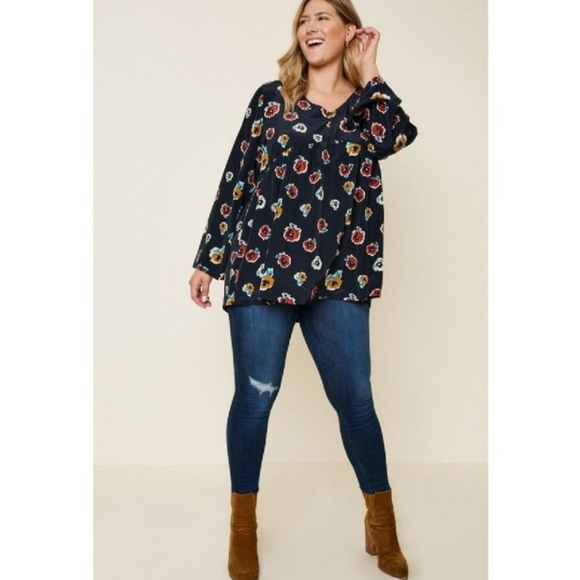 Hayden Plus Midnight Floral Print Empire Waist V Neck Relaxed Fit Pleated Top 2X - Picture 2 of 10